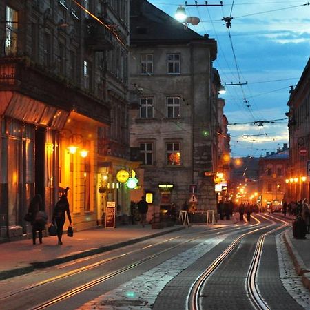 Romantic Rynok Square Apartment with Constant Power Lviv Exterior photo