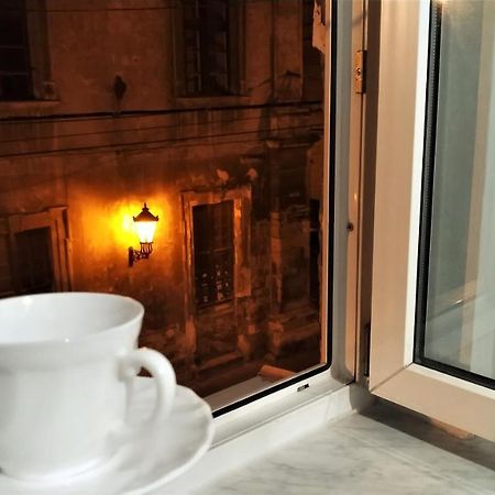 Romantic Rynok Square Apartment with Constant Power Lviv Exterior photo