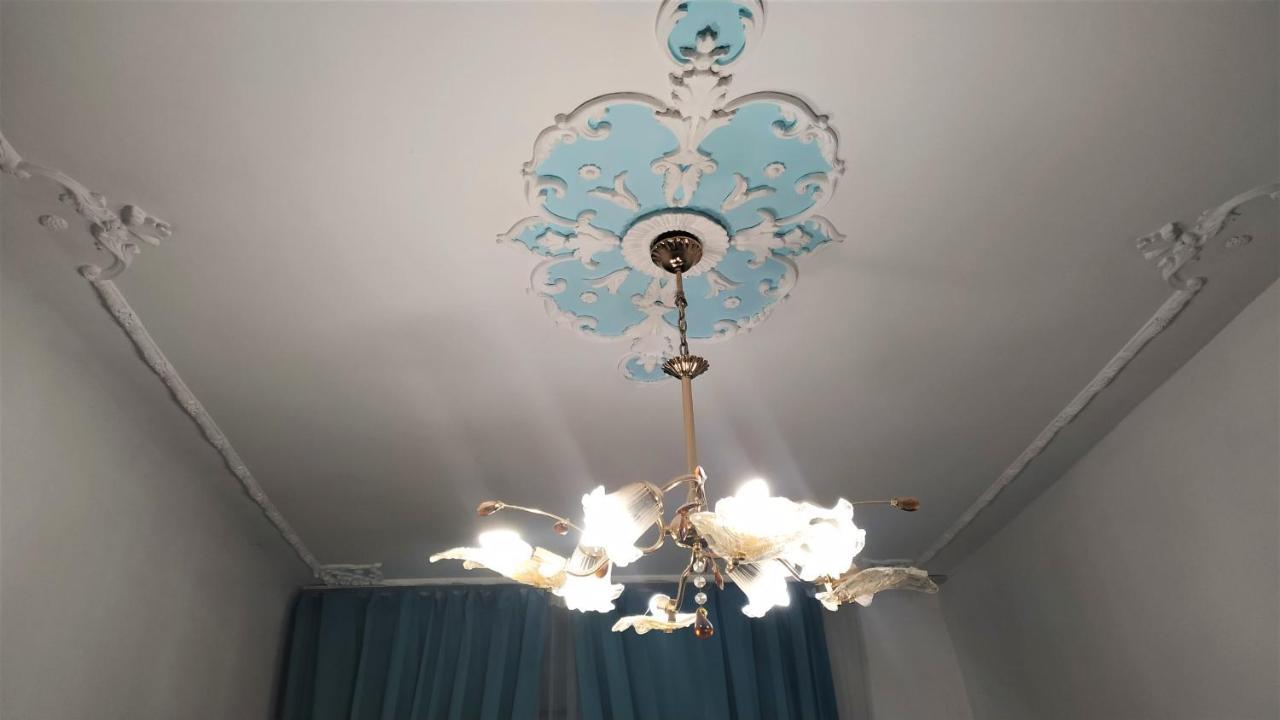 Romantic Rynok Square Apartment with Constant Power Lviv Exterior photo